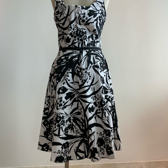 Flirty Summer Beakin Loose White/Back SZ 11/12 Dress - Picture 4 of 4